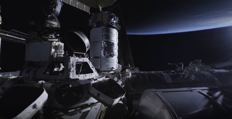 为庆祝“太空探索者”首次行走，空间站拍摄VR电影！