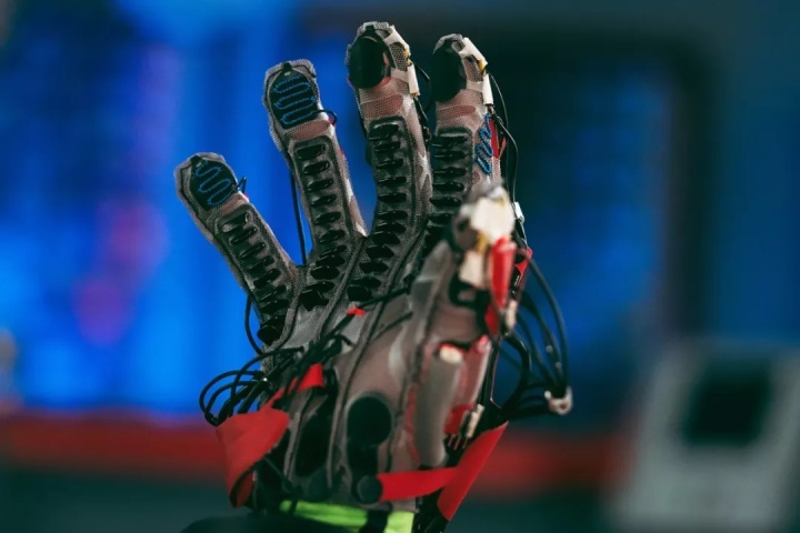 脸书Meta公开了一款神奇的元宇宙硬件：Metaverse Glove手套